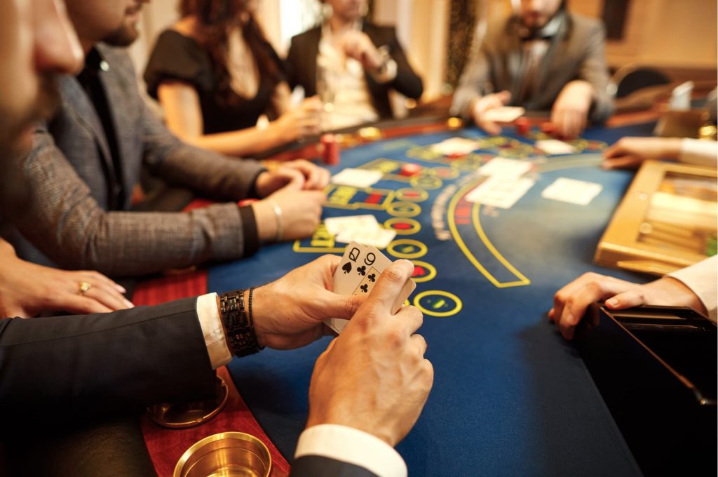 Estrategias para bluffear en el póker