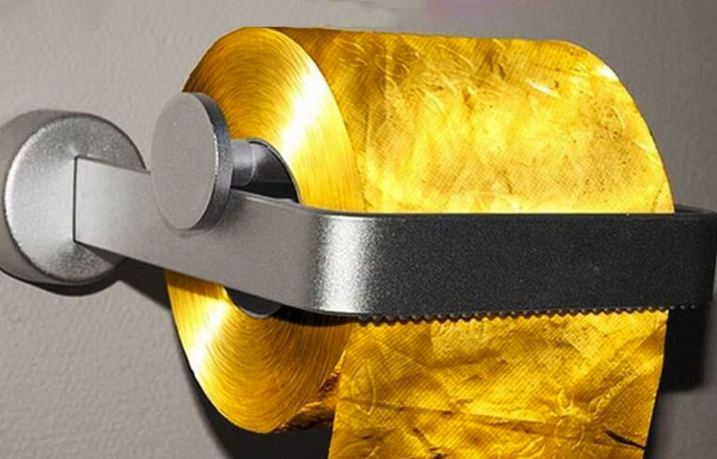 Un rollo de papel higiénico de oro de 24k